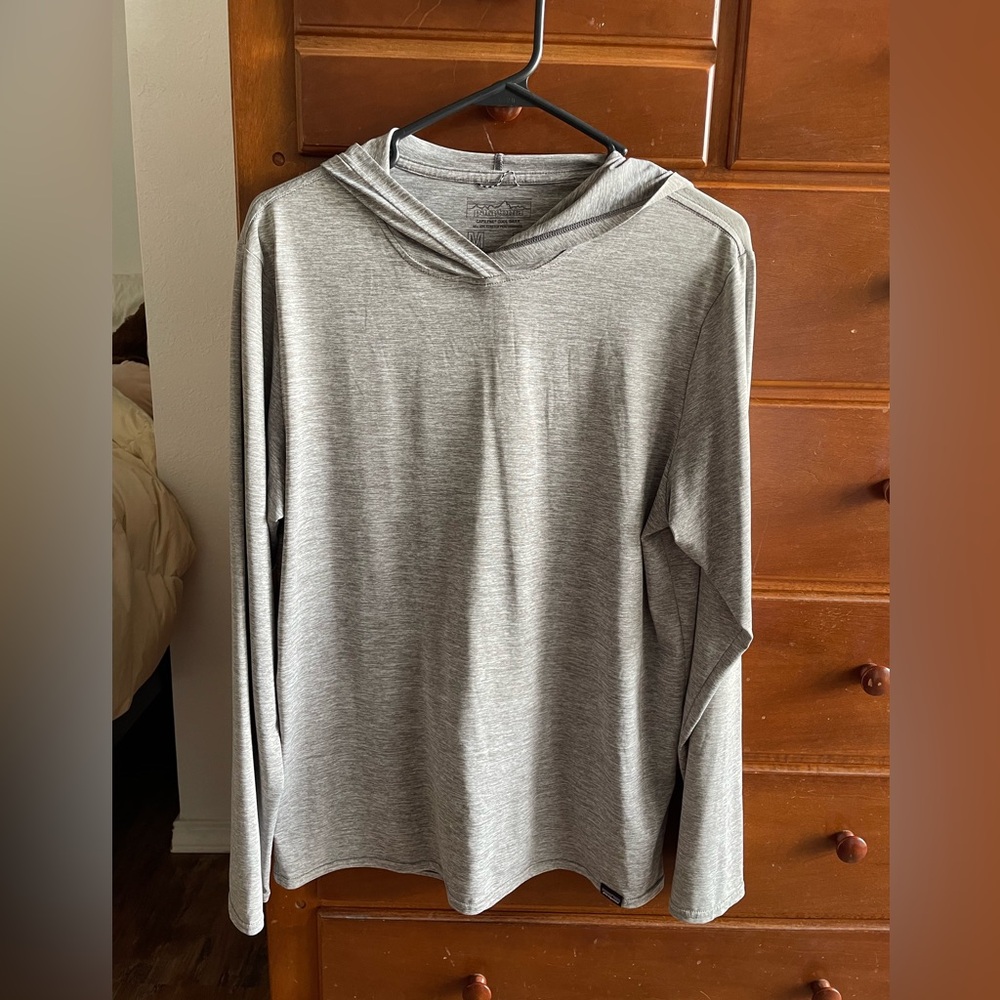 Men’s Patagonia gray lightweight sun shirt